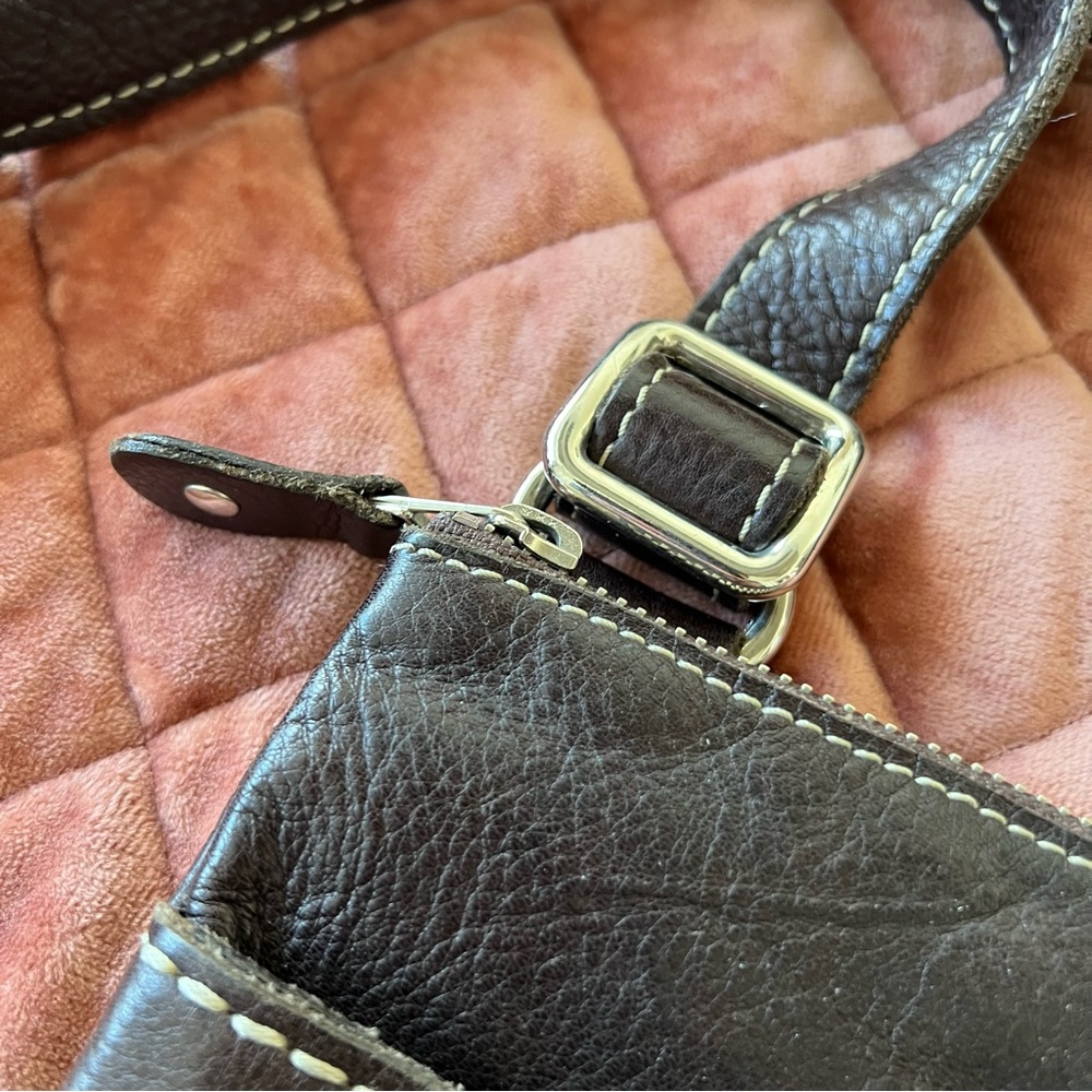 ROOTS Vintage Chocolate Brown Crossbody Leather Bag - Picture 2 of 11